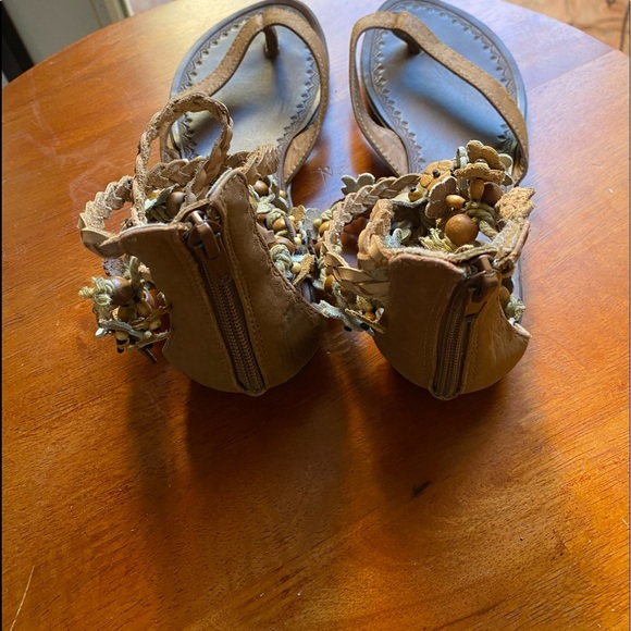 ♥️ CUTE FLAT LEATHER SANDALS ADORNS WITH BRAID LEATHER,FLOWER LEATHER PATTERN. - Picture 3 of 8